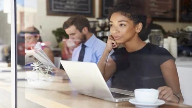 Laptop-woman-working-remotely