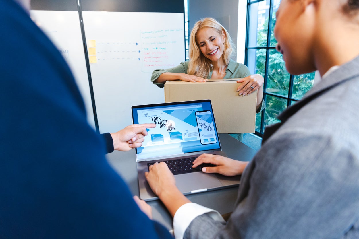 Top 4 Free Ecommerce Builders for SMEs: Sell for £0 In 2026