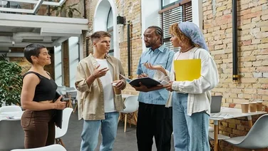 Gen Z employees group (1)