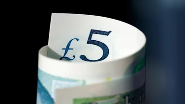 A rolled up £5 note