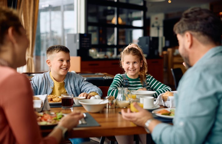 kids eating at a restaurant
