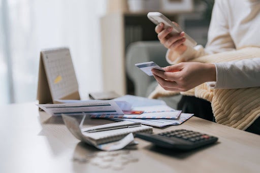 A person using a credit card to buy something on their phone.