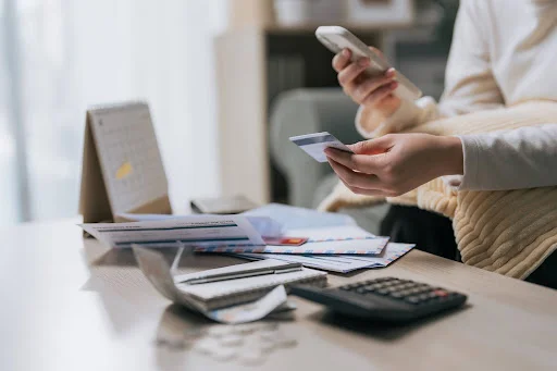 A person using a credit card to buy something on their phone.
