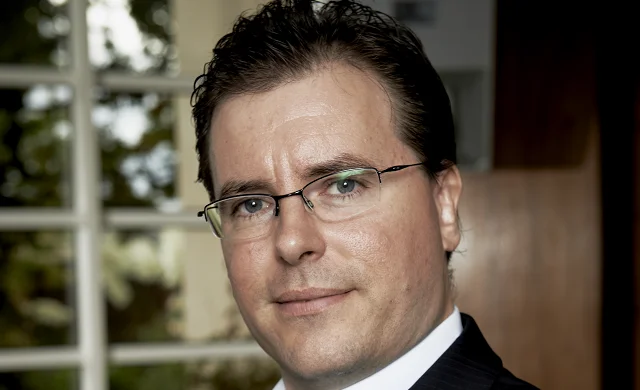 DuoFertility: Dr Shamus Husheer and Dr Oriane Chausiaux (Growing Business Young Guns 2012)